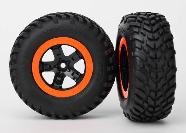 1:10 SC Räder Racing auf schwarz-oranger Frontfelge
